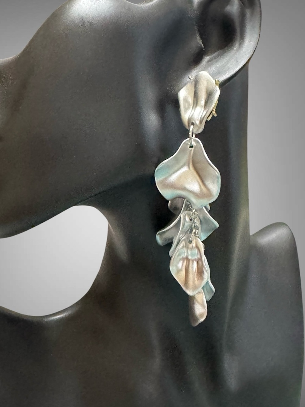 SILVER TONE FLOWER PETALS EARRINGS
